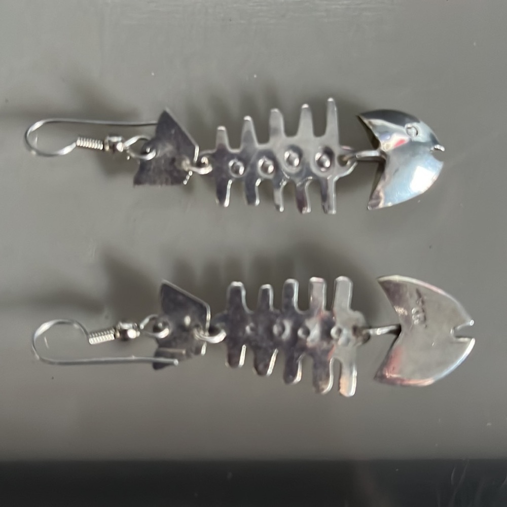 Handcrafted Alpaca Nickel Fish Skeleton Earrings - Mexico. - Picture 10 of 14